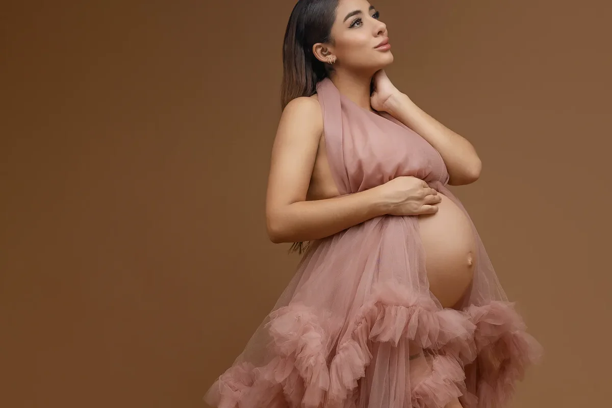 Paquete Embarazo Soñador — sesión de maternidad con vestidos en Ciudad Juárez